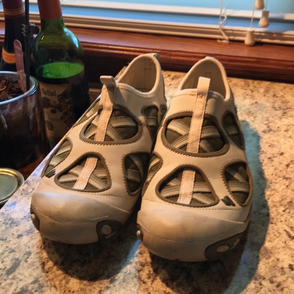 Merrell Slip Ons - Picture 2 of 4